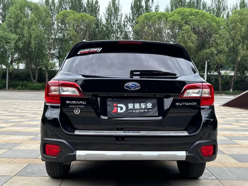 Subaru Outback — фото 6