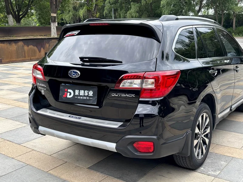 Subaru Outback — фото 7