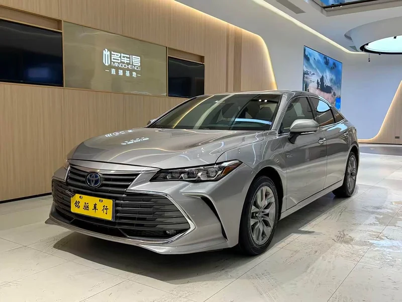 Toyota Avalon — фото 1