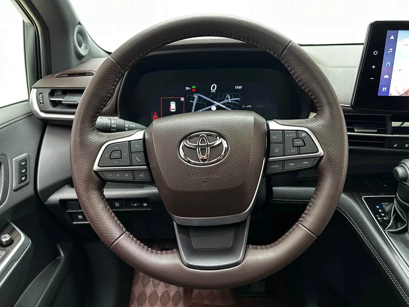 Toyota Sienna — фото 11