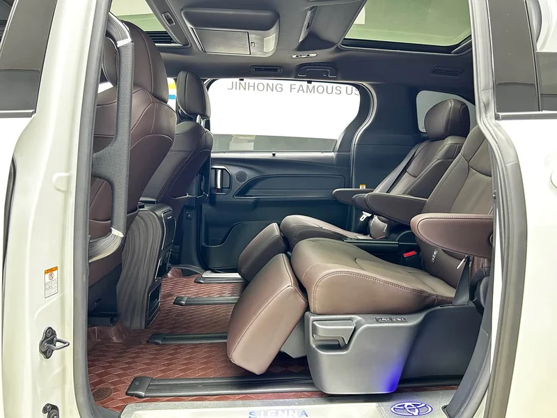 Toyota Sienna — фото 15