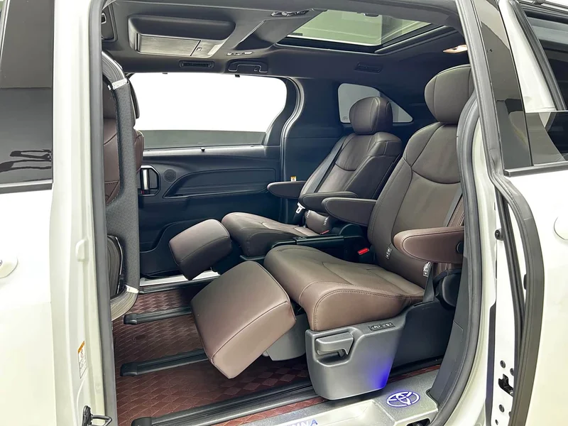 Toyota Sienna — фото 16
