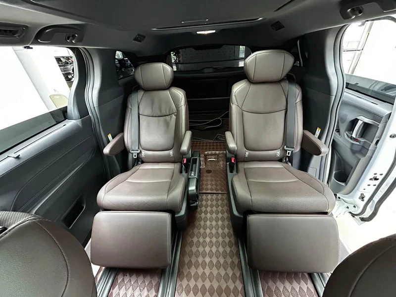 Toyota Sienna — фото 17