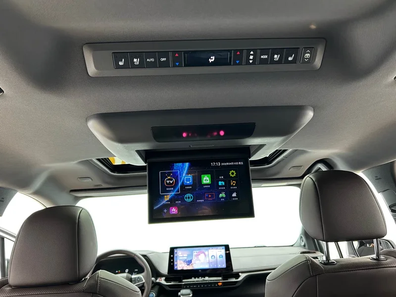 Toyota Sienna — фото 18