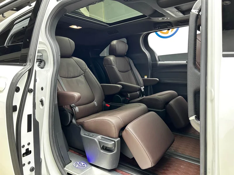 Toyota Sienna — фото 23