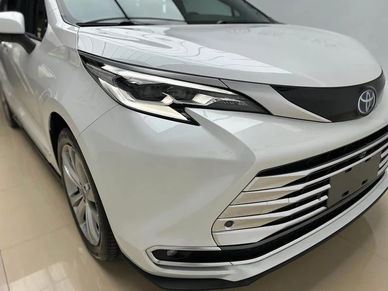 Toyota Sienna — фото 25