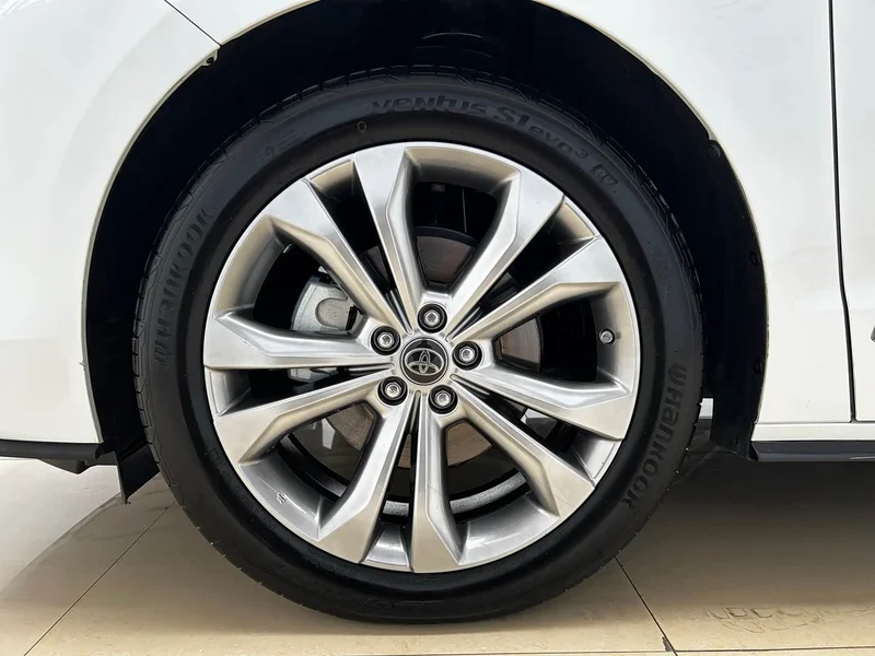 Toyota Sienna — фото 26