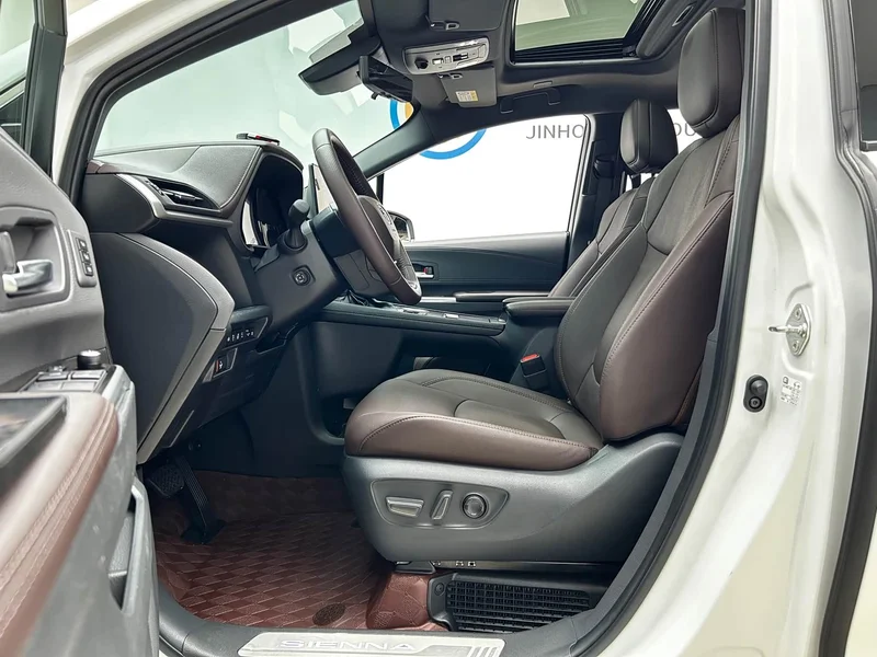 Toyota Sienna — фото 5
