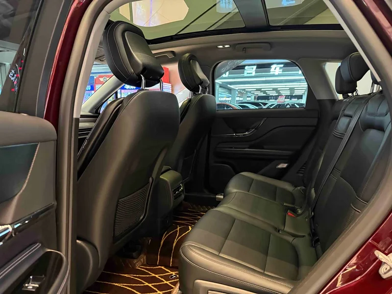 Jeep Renegade — фото 13