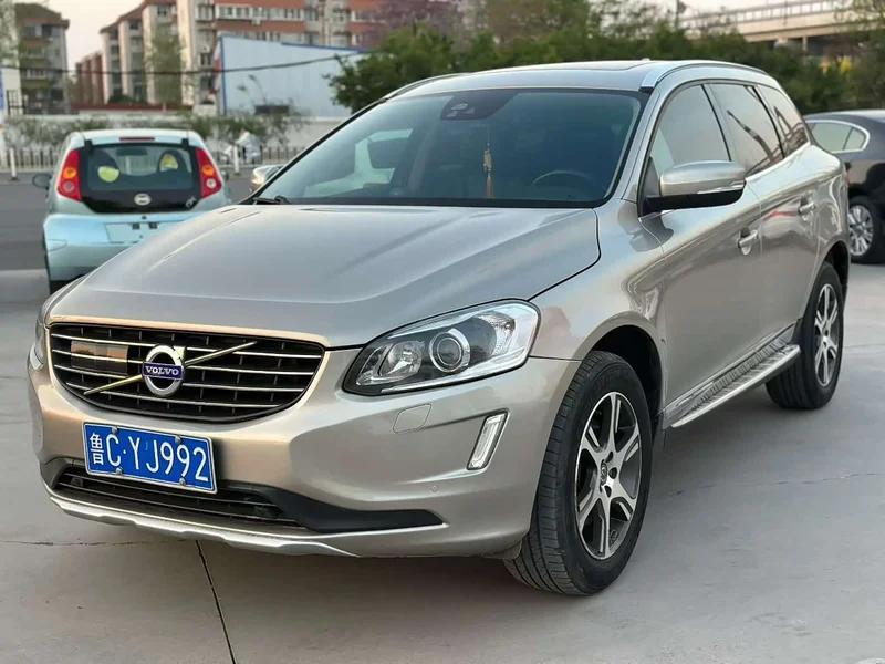 Volvo XC60 — фото 1