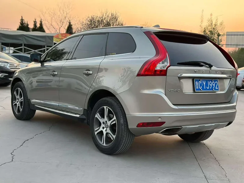 Volvo XC60 — фото 3