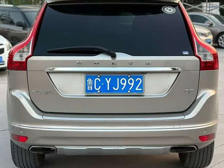 Volvo XC60 — фото 4