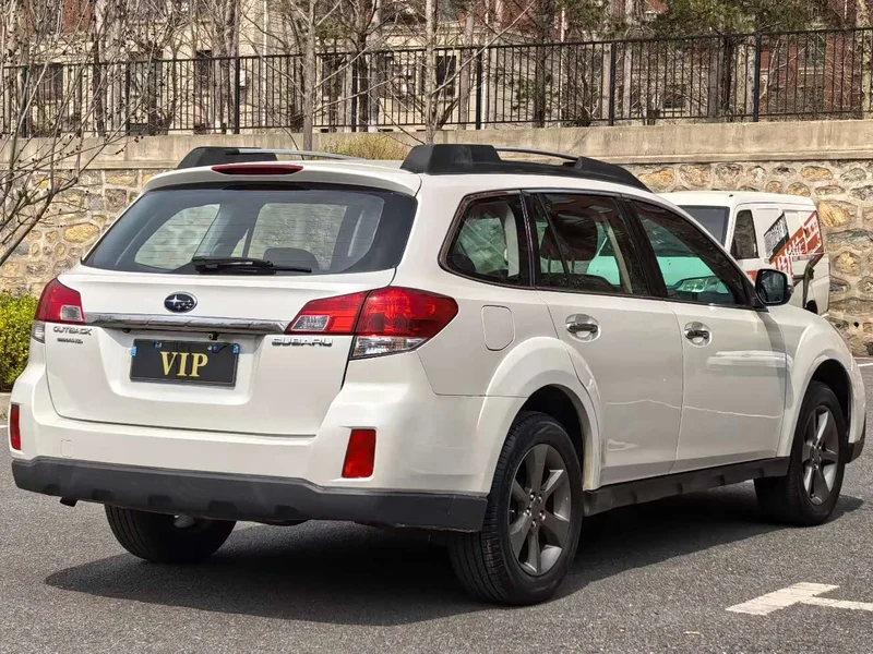 Subaru Outback — фото 6