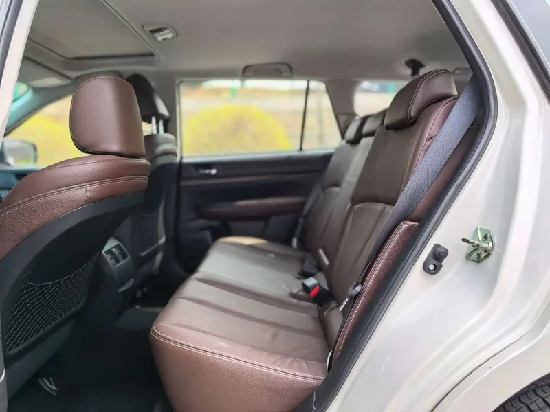 Subaru Outback — фото 8