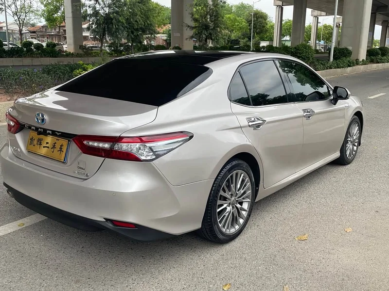 Toyota Camry — фото 13