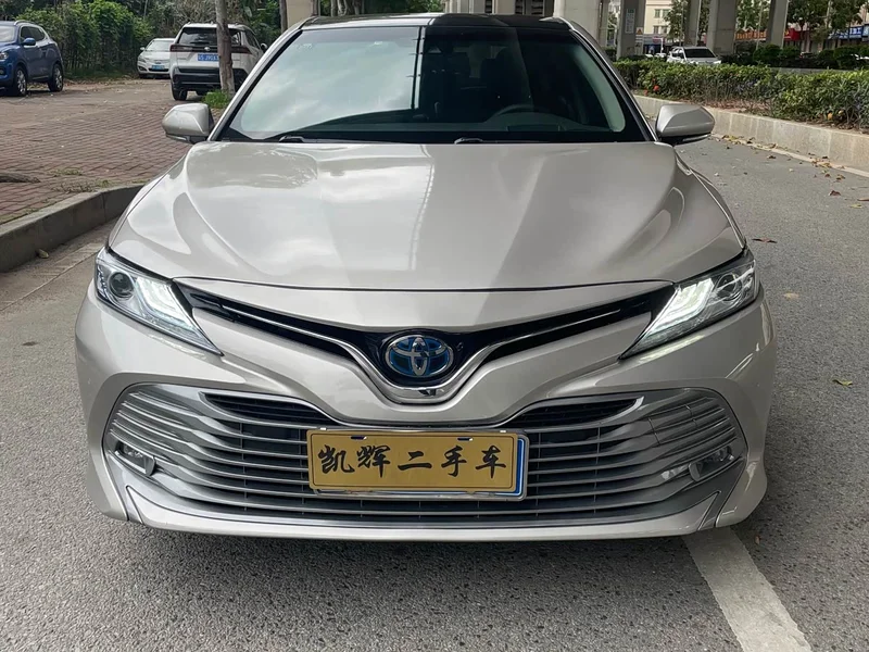 Toyota Camry — фото 2