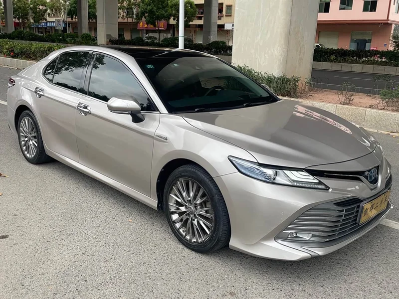 Toyota Camry — фото 3