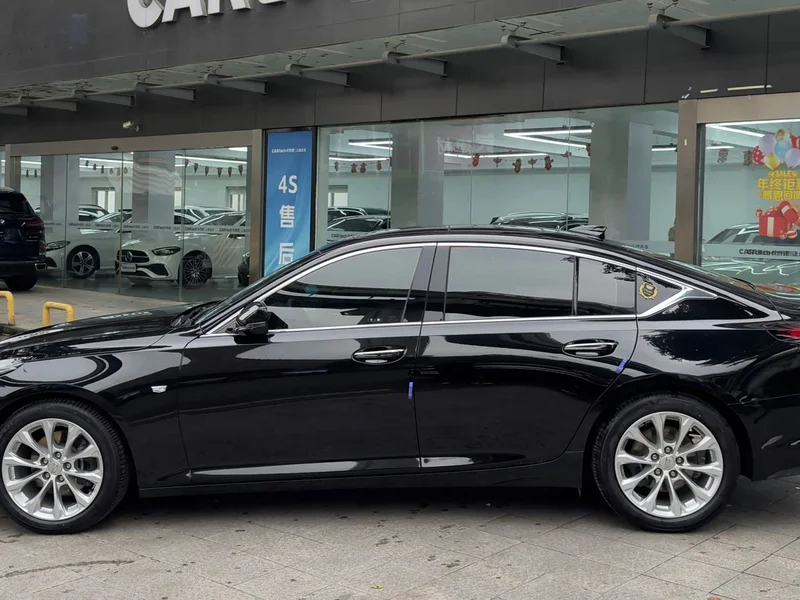 Cadillac CT5 — фото 18