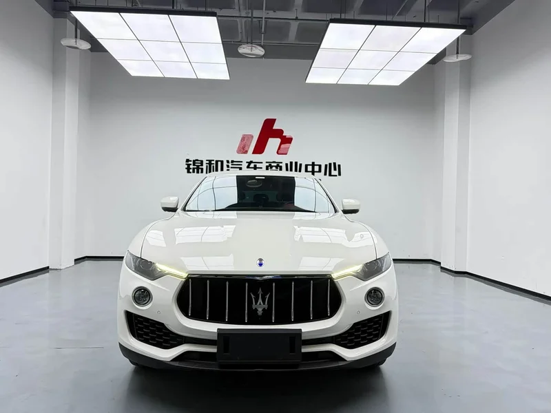 Maserati Levante — фото 1