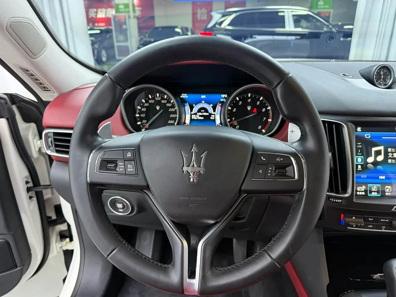 Maserati Levante — фото 6