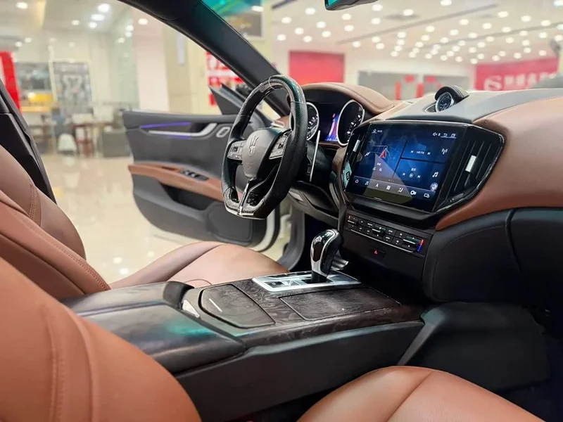 Maserati Ghibli — фото 13
