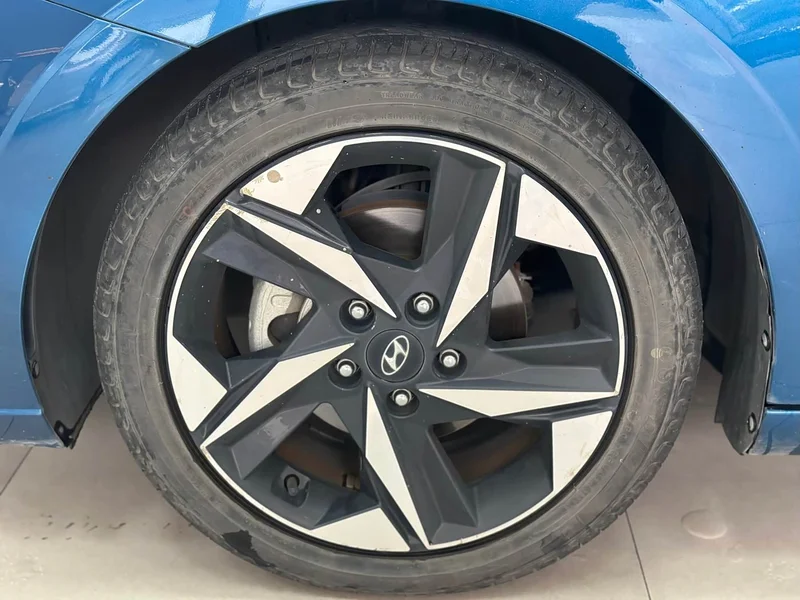 Hyundai Elantra — фото 18