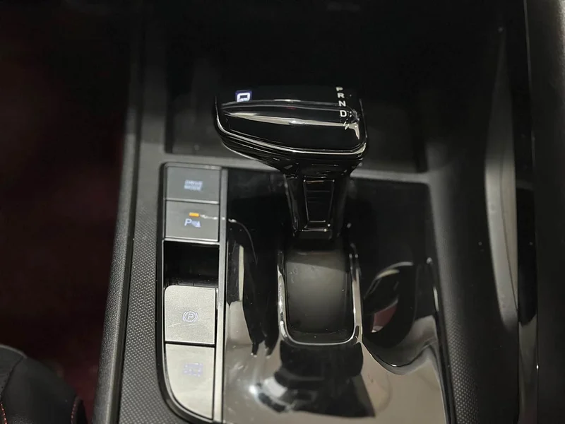Hyundai Elantra — фото 10