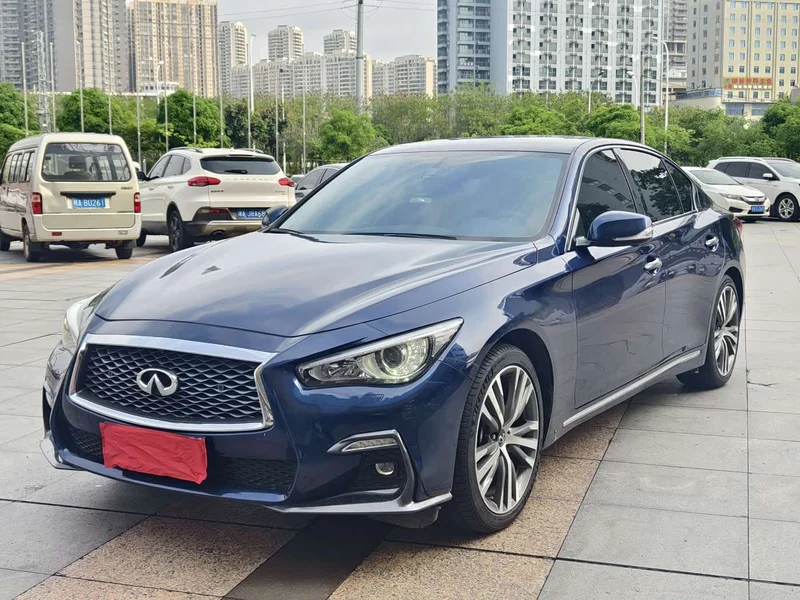 Infiniti Q50L — фото 1