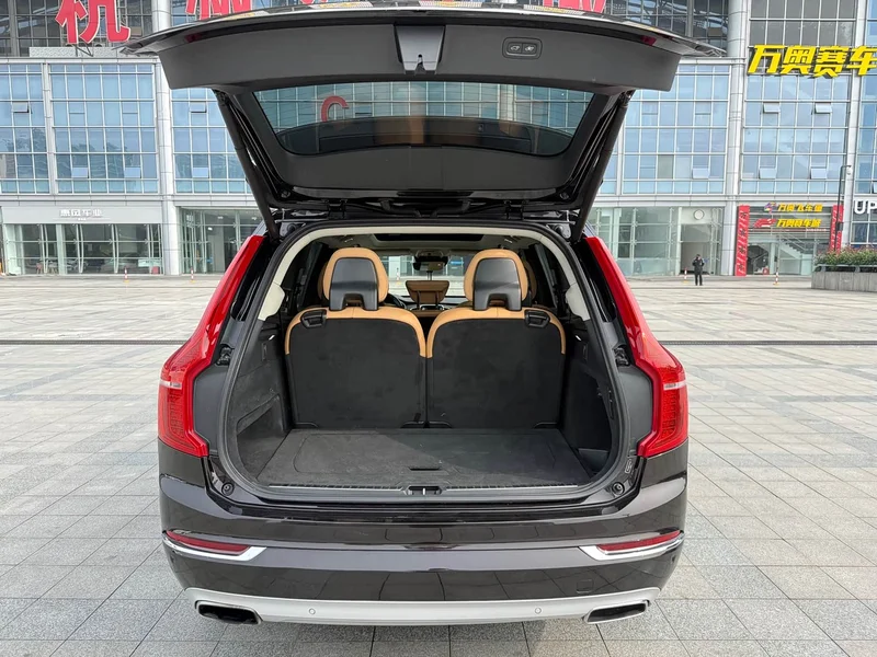 Volvo XC90 — фото 12