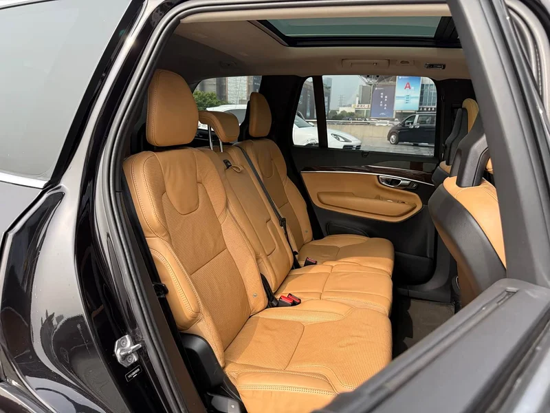 Volvo XC90 — фото 13