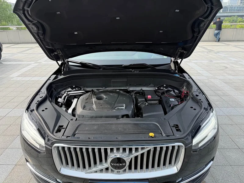 Volvo XC90 — фото 15