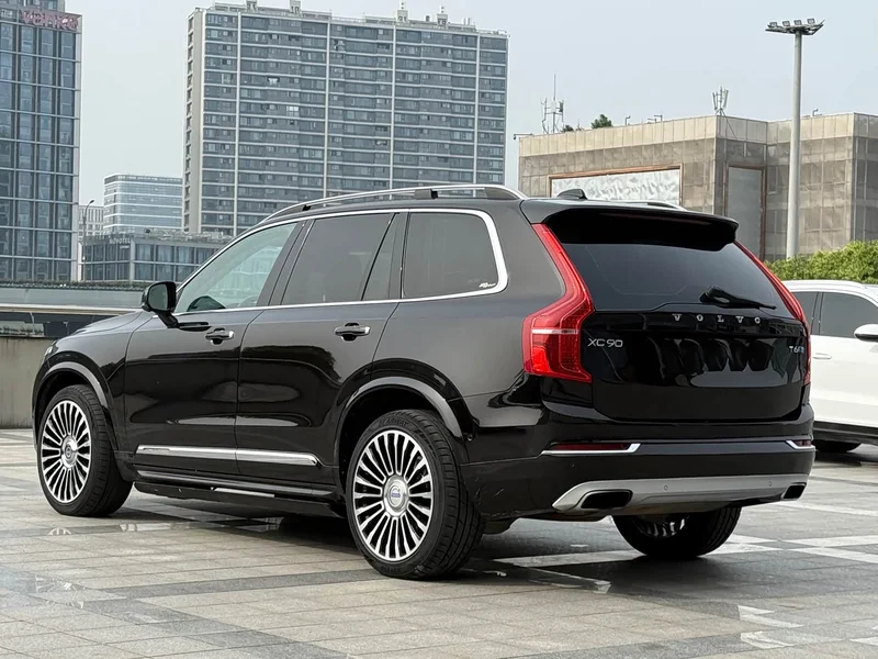Volvo XC90 — фото 16