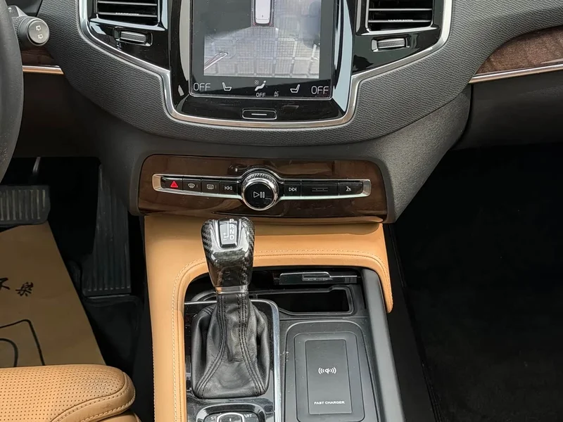 Volvo XC90 — фото 10