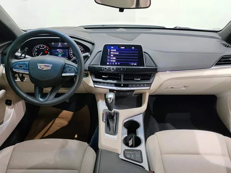 Cadillac CT4 — фото 12