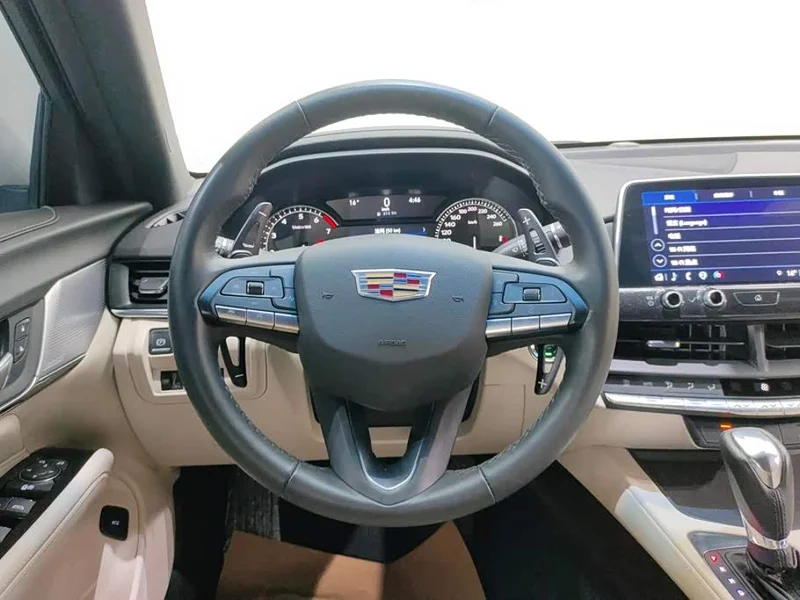 Cadillac CT4 — фото 15