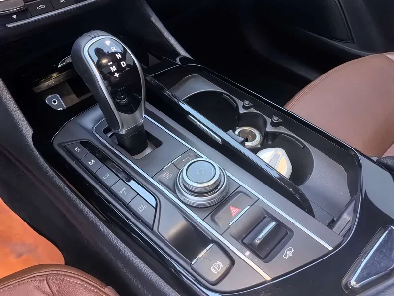 Maserati Levante — фото 13