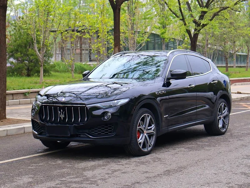 Maserati Levante — фото 1