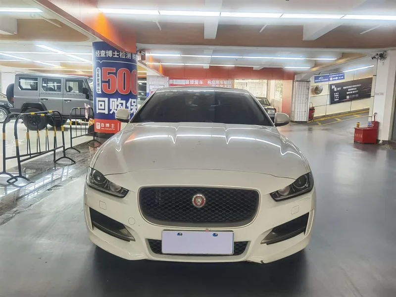 Jaguar XE — фото 1