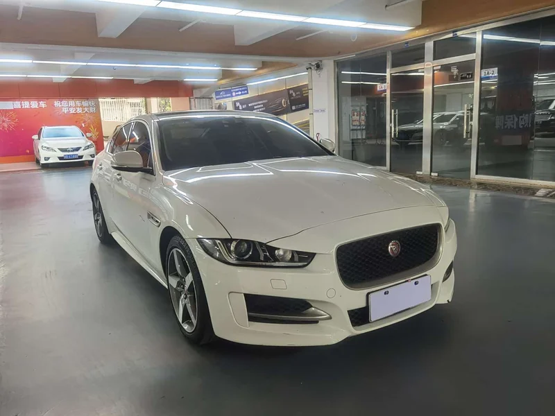 Jaguar XE — фото 2