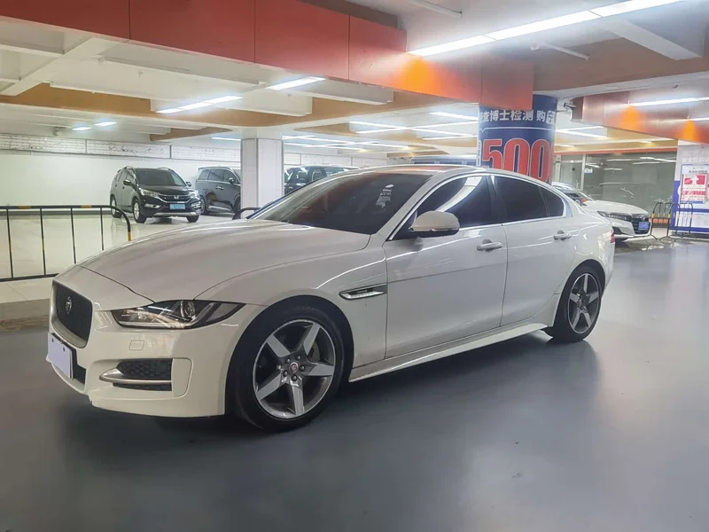 Jaguar XE — фото 3