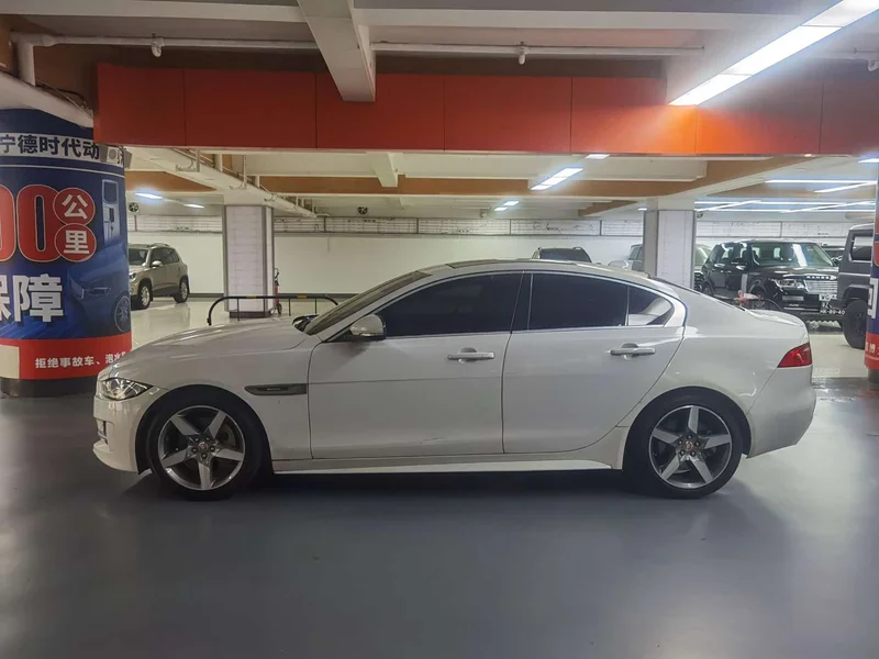 Jaguar XE — фото 4