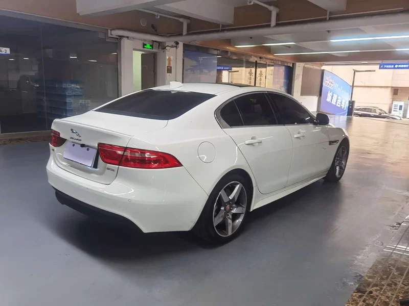 Jaguar XE — фото 6