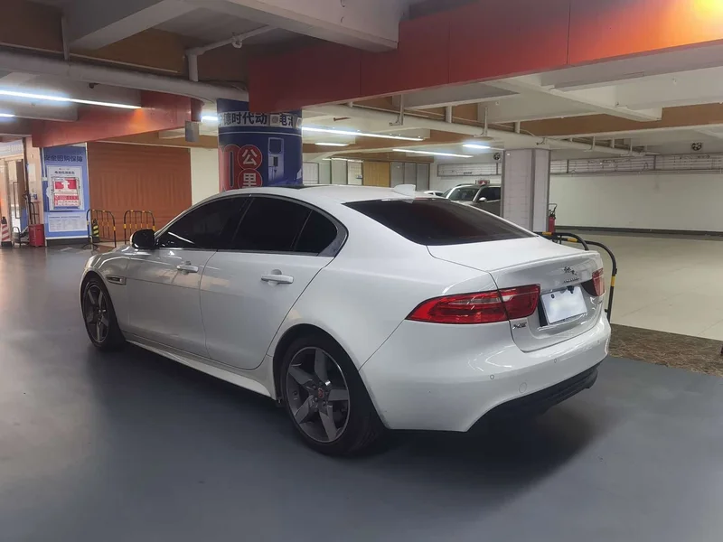 Jaguar XE — фото 7