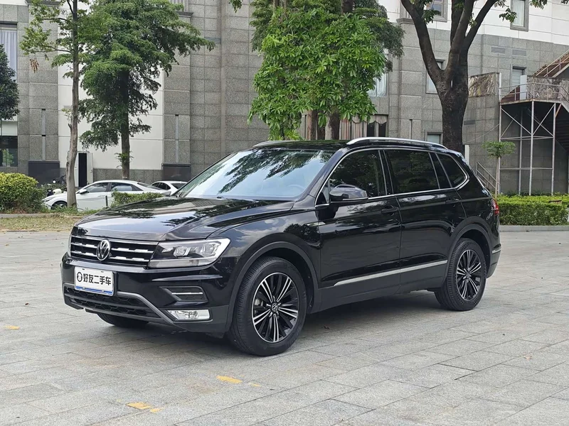 Volkswagen Tiguan L — фото 1