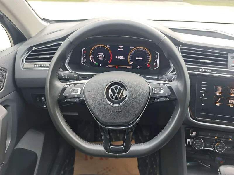 Volkswagen Tiguan L — фото 16
