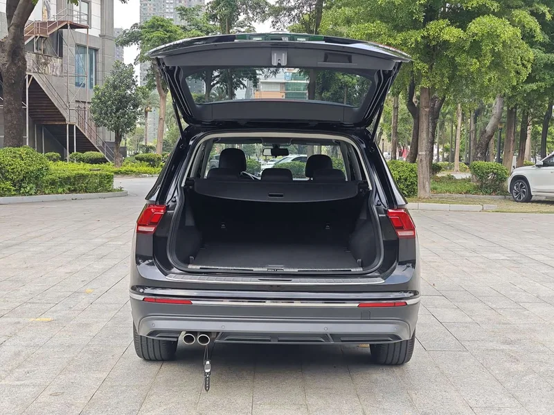 Volkswagen Tiguan L — фото 23