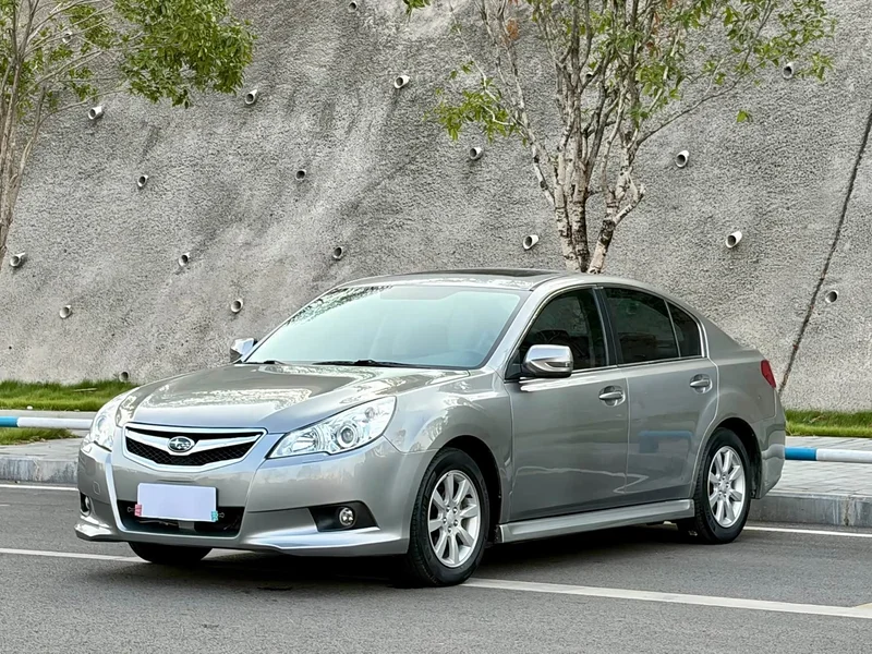Subaru Legacy — фото 1