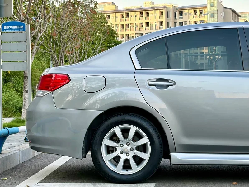 Subaru Legacy — фото 12