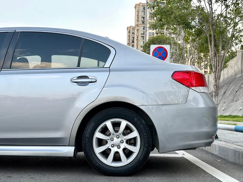 Subaru Legacy — фото 15