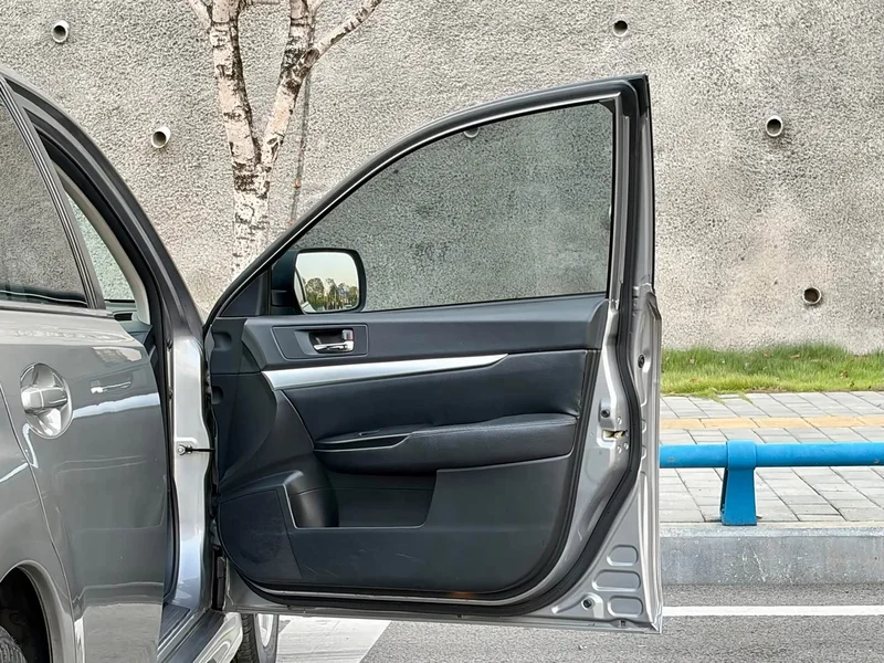 Subaru Legacy — фото 23